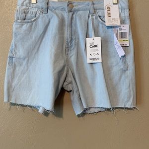 Kensie size 4/27 True Vintage The High Rise Shorts color, Perth